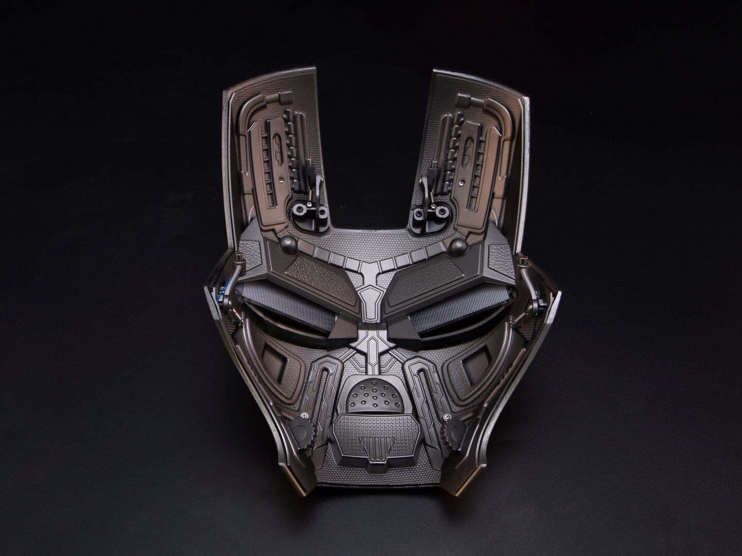 Killerbody 1: 1 Collectible Iron Man MK7 Wearable Helmet with Bluetooth Speaker Stand