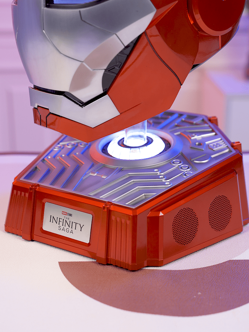 Killerbody 1: 1 Collectible  Iron Man MK5 Wearable Helmet with Bluetooth Speaker stand